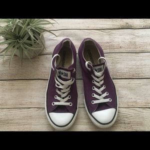 Size 7 men & women 9/ Converse
